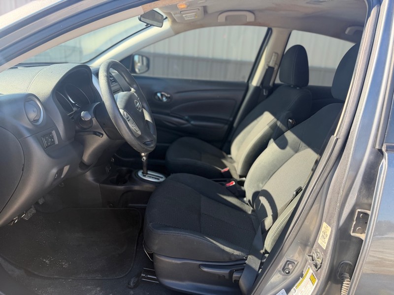 Nissan Versa Sedan Vehicle Full-screen Gallery Image 6