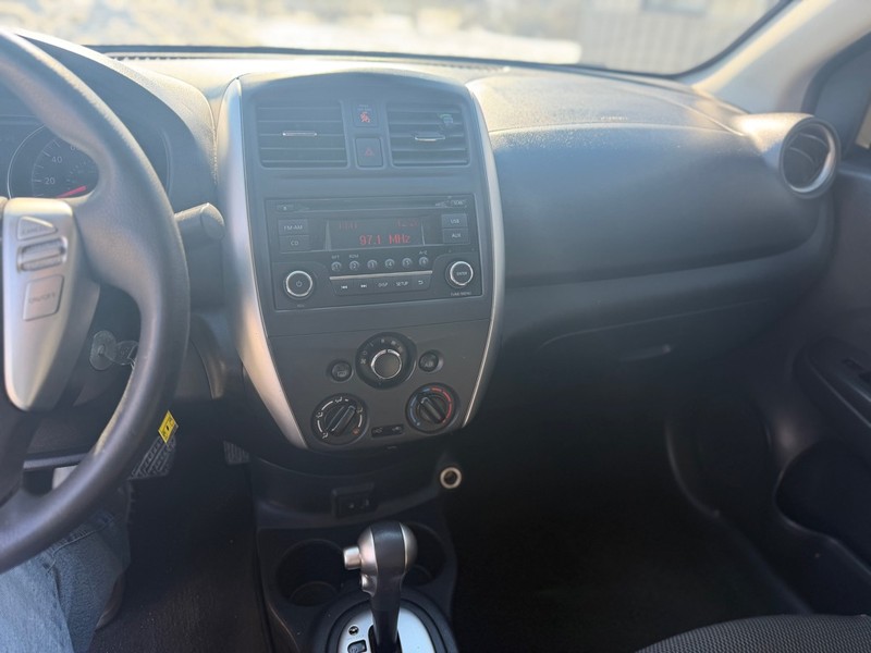 Nissan Versa Sedan Vehicle Full-screen Gallery Image 7