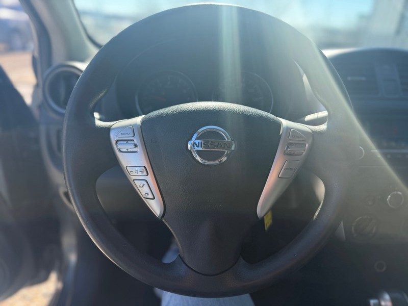 Nissan Versa Sedan Vehicle Full-screen Gallery Image 8