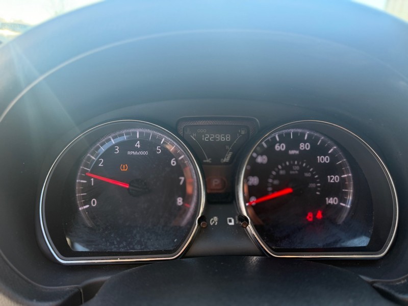 Nissan Versa Sedan Vehicle Full-screen Gallery Image 9