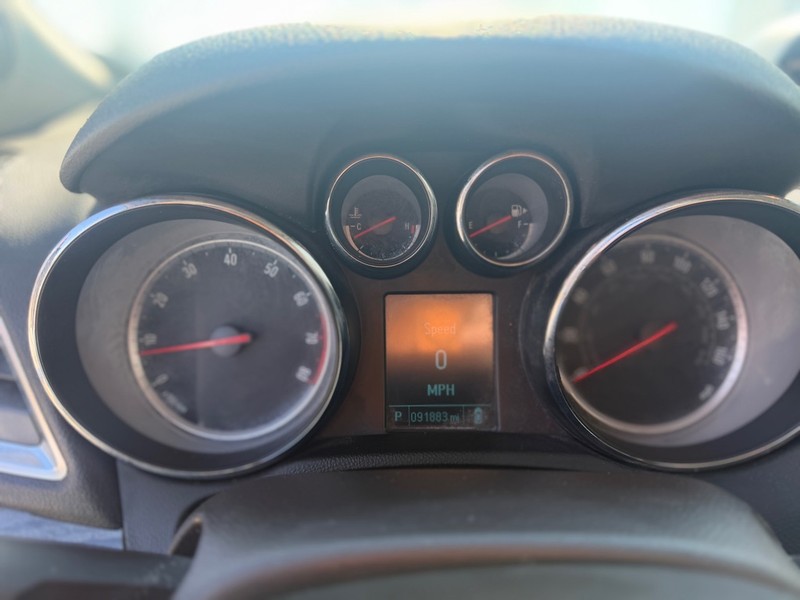 Buick Encore Vehicle Full-screen Gallery Image 10