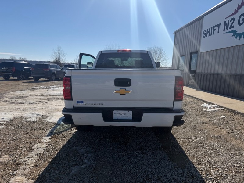 Chevrolet Silverado 1500 Vehicle Full-screen Gallery Image 4