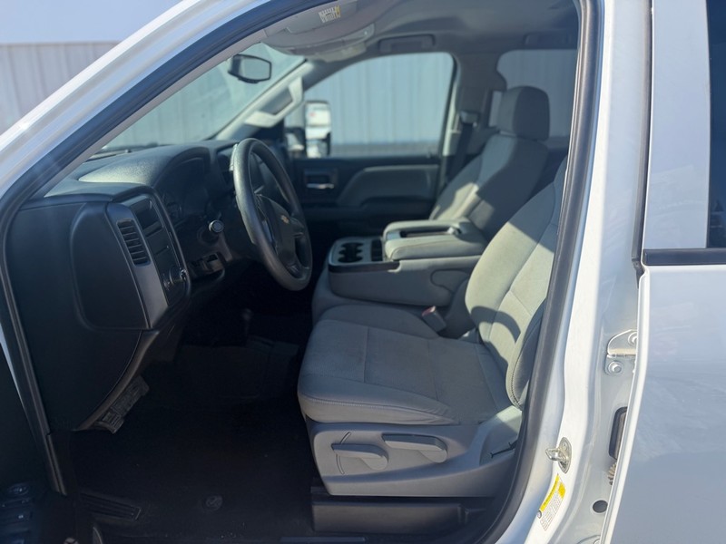 Chevrolet Silverado 1500 Vehicle Full-screen Gallery Image 6