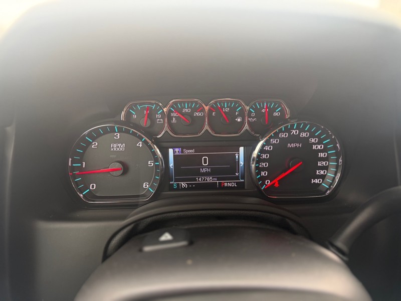 Chevrolet TAHOE Vehicle Full-screen Gallery Image 14