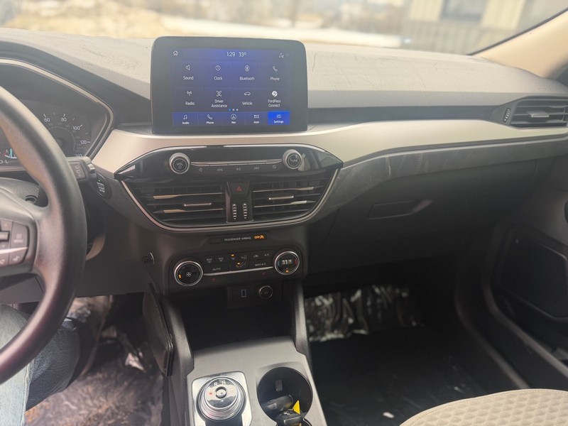 Ford Escape Vehicle Full-screen Gallery Image 7