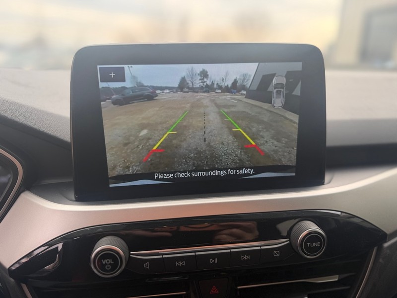 Ford Escape Vehicle Full-screen Gallery Image 8