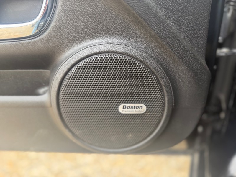 Chevrolet Camaro Vehicle Full-screen Gallery Image 8