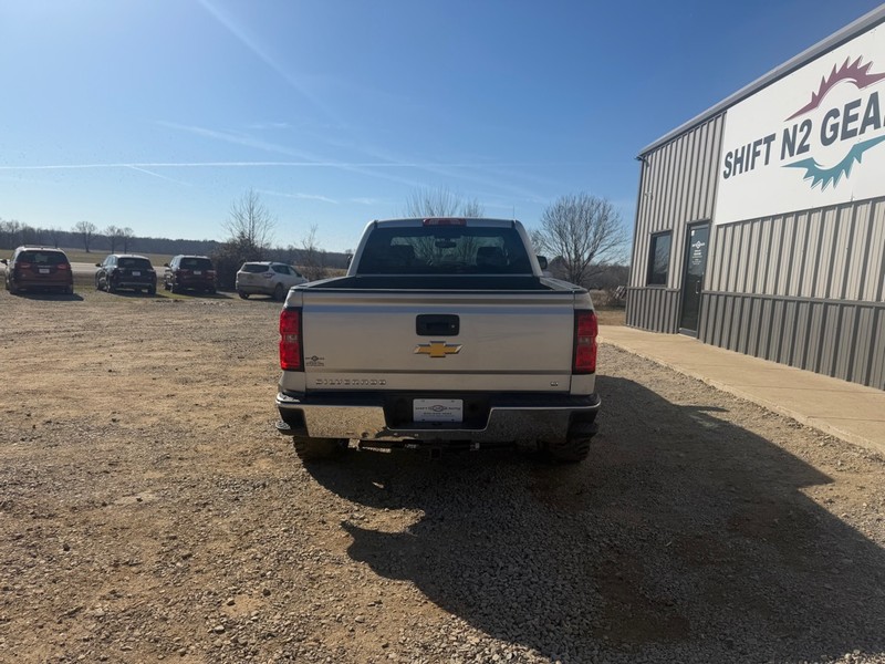 Chevrolet Silverado 1500 Vehicle Full-screen Gallery Image 4