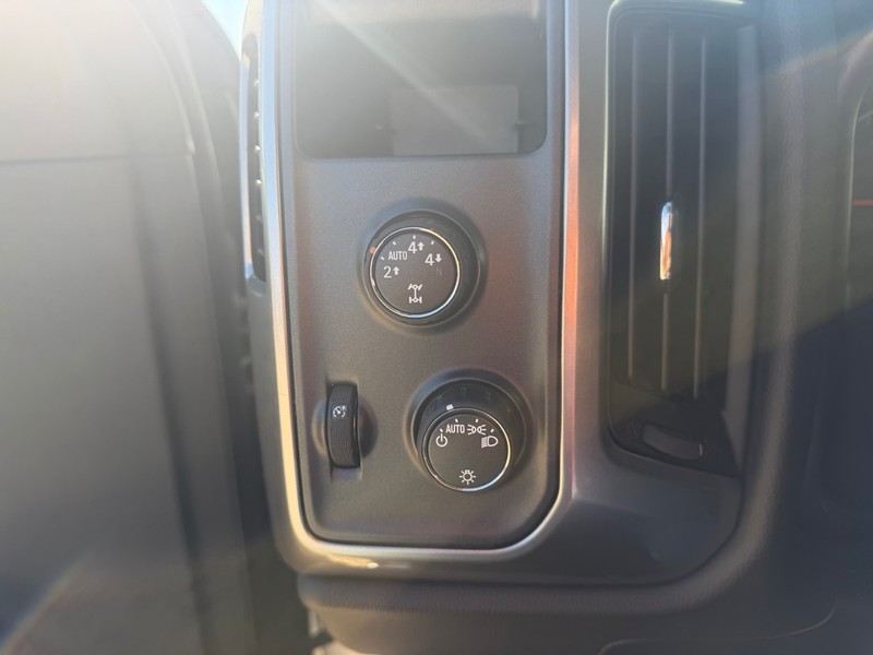 Chevrolet Silverado 1500 Vehicle Full-screen Gallery Image 8