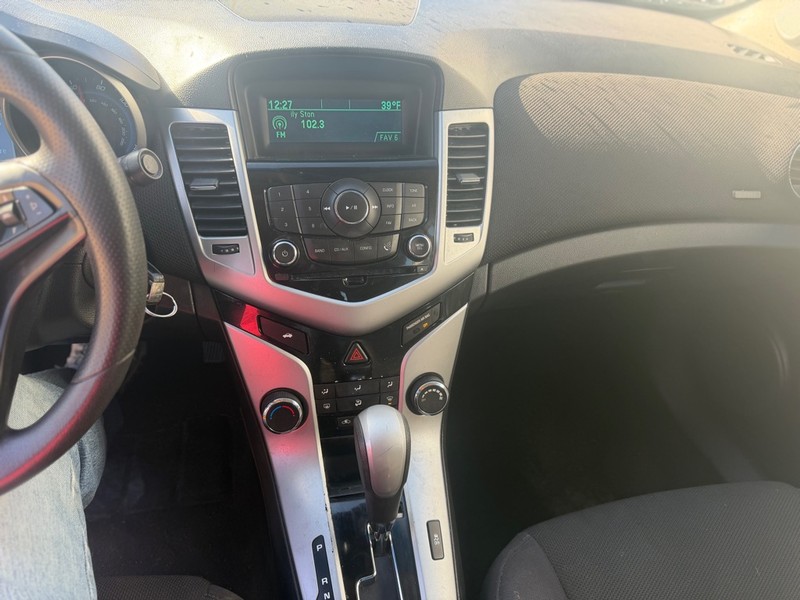 Chevrolet Cruze Vehicle Full-screen Gallery Image 7