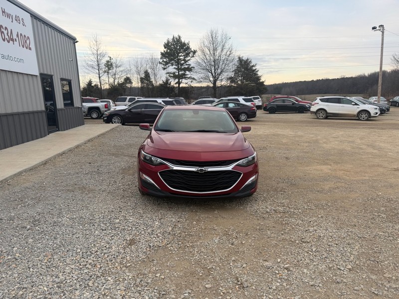Chevrolet Malibu Vehicle Full-screen Gallery Image 2