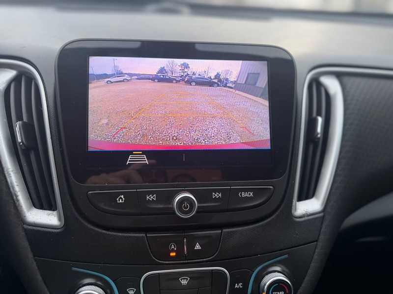 Chevrolet Malibu Vehicle Full-screen Gallery Image 8