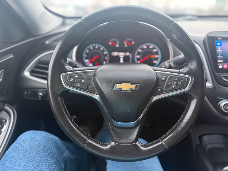 Chevrolet Malibu Vehicle Full-screen Gallery Image 9