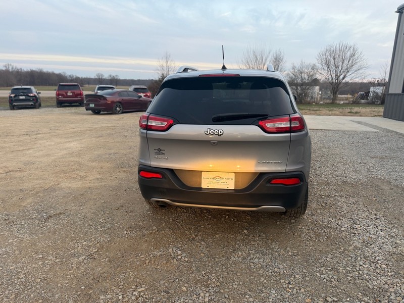 Jeep Cherokee Vehicle Full-screen Gallery Image 4