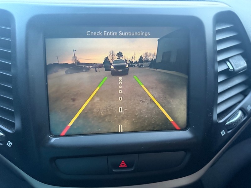 Jeep Cherokee Vehicle Full-screen Gallery Image 8