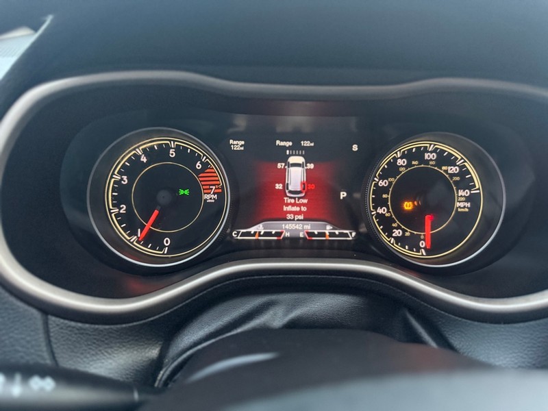 Jeep Cherokee Vehicle Full-screen Gallery Image 11