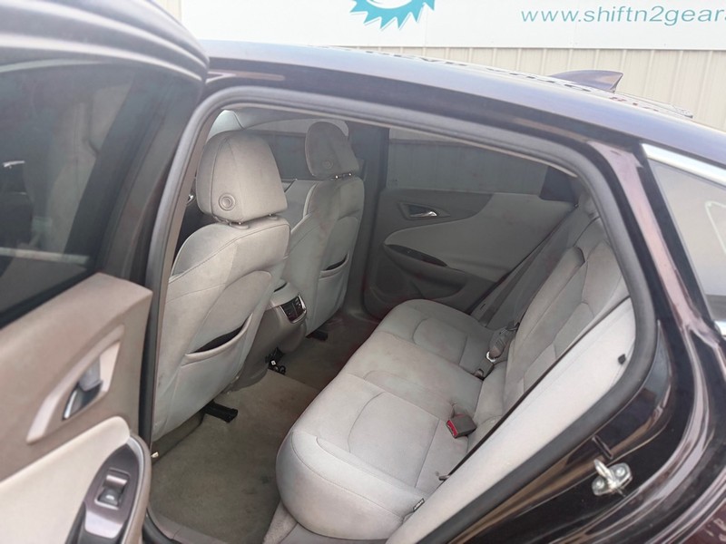 Chevrolet Malibu Vehicle Full-screen Gallery Image 5