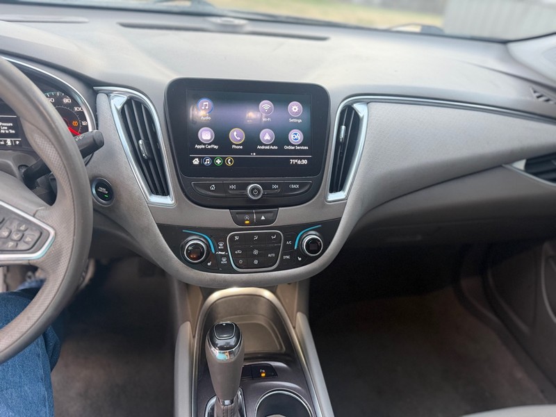 Chevrolet Malibu Vehicle Full-screen Gallery Image 7