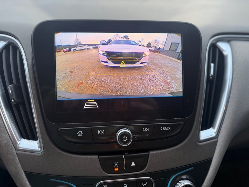 Chevrolet Malibu Vehicle Full-screen Gallery Image 8