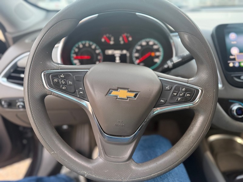 Chevrolet Malibu Vehicle Full-screen Gallery Image 9