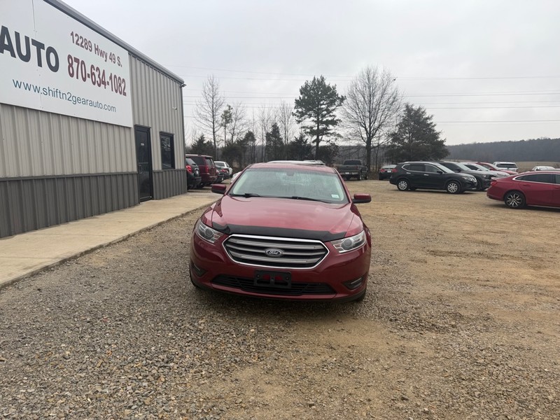 Ford Taurus Vehicle Full-screen Gallery Image 2