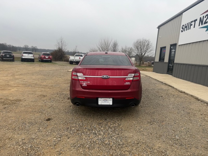 Ford Taurus Vehicle Full-screen Gallery Image 4