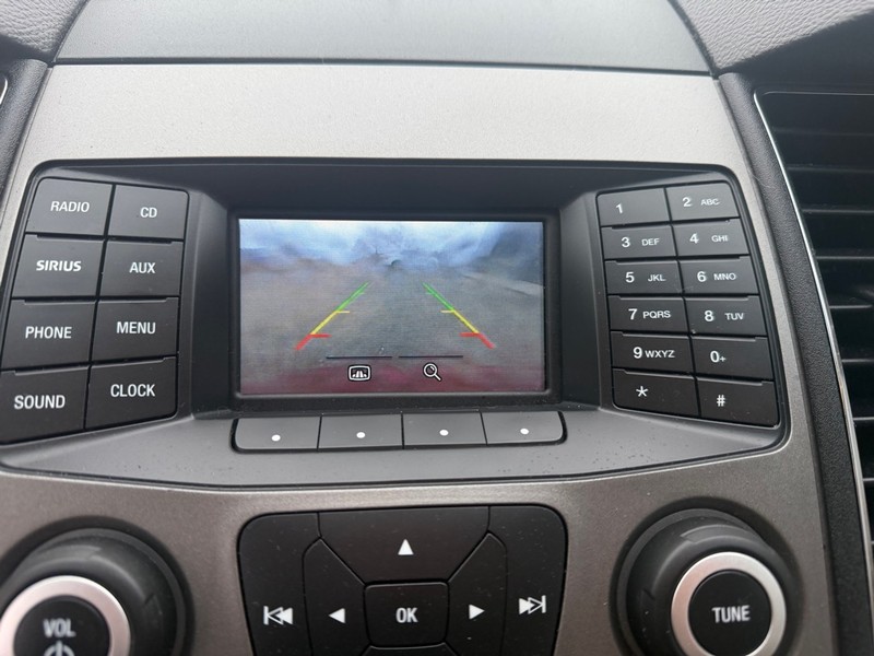 Ford Taurus Vehicle Full-screen Gallery Image 8