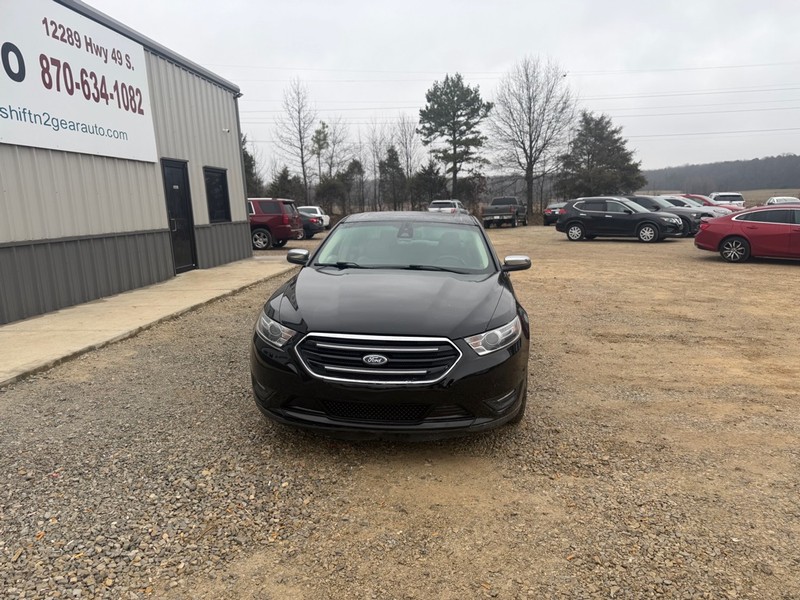 Ford Taurus Vehicle Full-screen Gallery Image 2