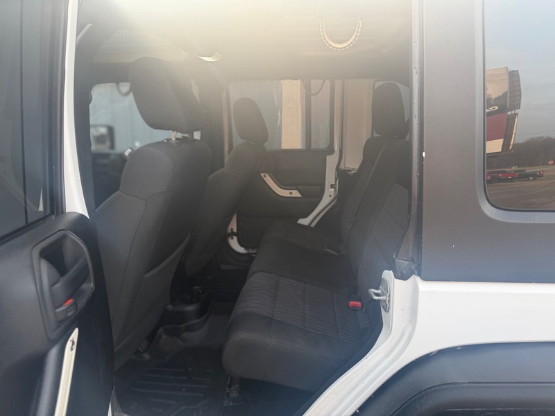 Jeep Wrangler Unlimited Vehicle Full-screen Gallery Image 5