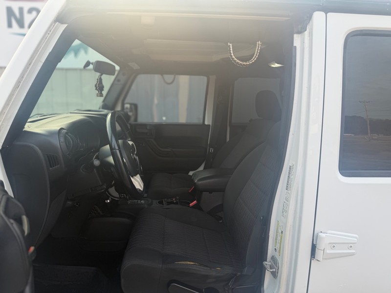 Jeep Wrangler Unlimited Vehicle Full-screen Gallery Image 6