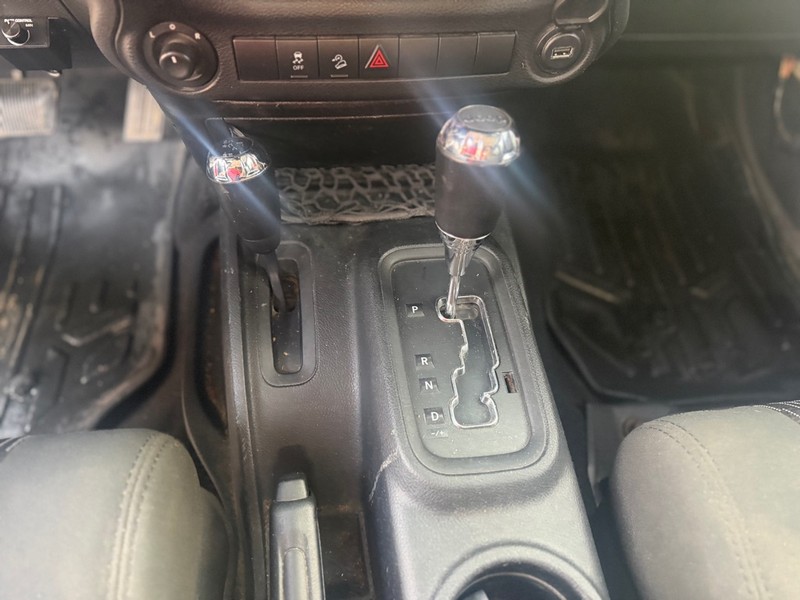 Jeep Wrangler Unlimited Vehicle Full-screen Gallery Image 8