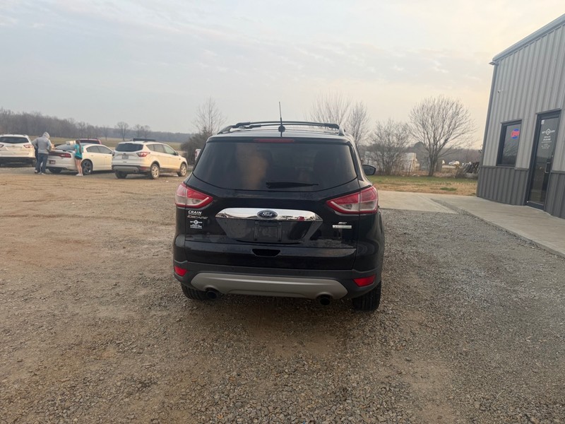 Ford Escape Vehicle Full-screen Gallery Image 4