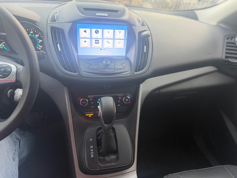 Ford Escape Vehicle Full-screen Gallery Image 7