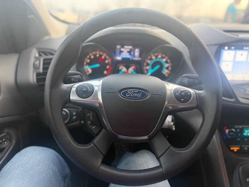 Ford Escape Vehicle Full-screen Gallery Image 9