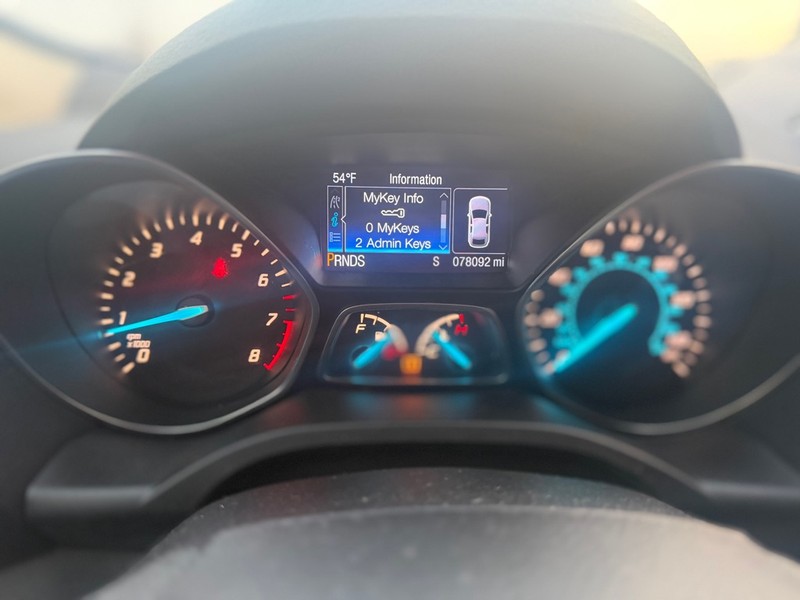 Ford Escape Vehicle Full-screen Gallery Image 10