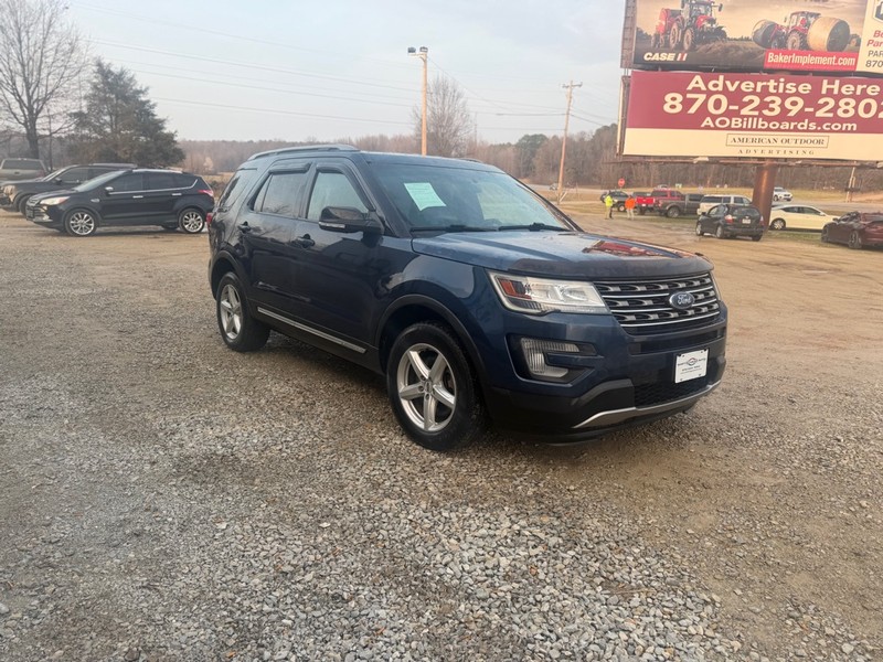 Ford Explorer Vehicle Full-screen Gallery Image 3