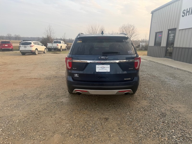 Ford Explorer Vehicle Full-screen Gallery Image 4