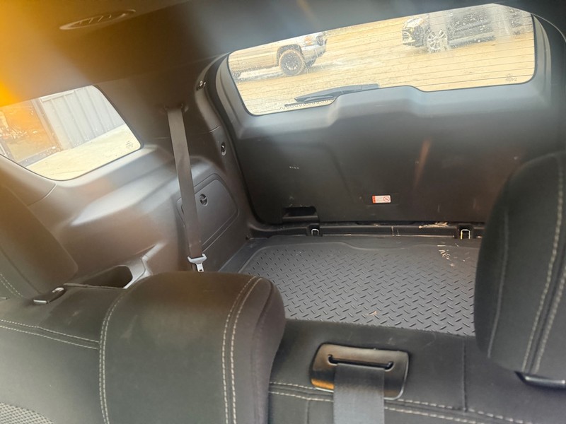 Ford Explorer Vehicle Full-screen Gallery Image 5