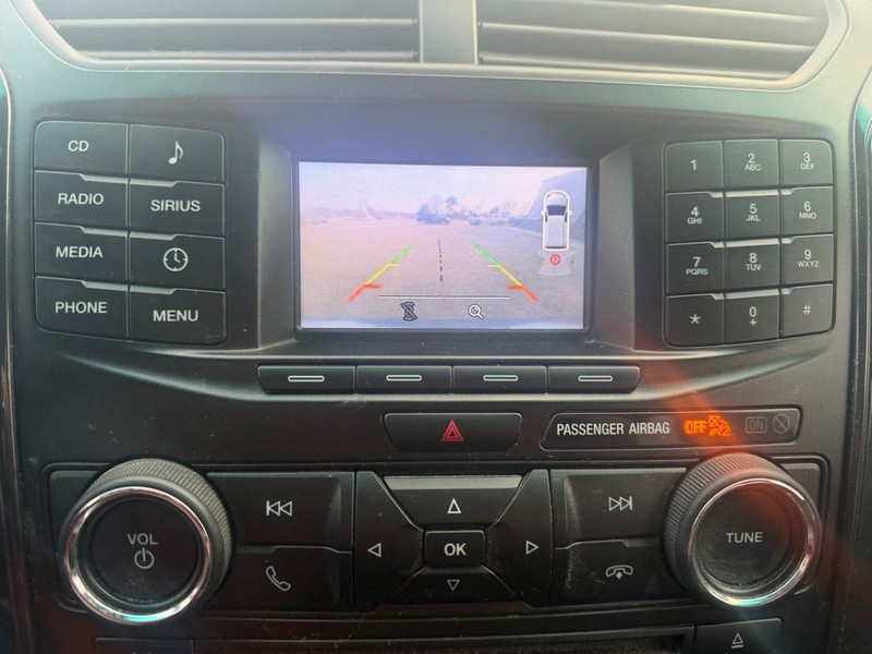 Ford Explorer Vehicle Full-screen Gallery Image 9