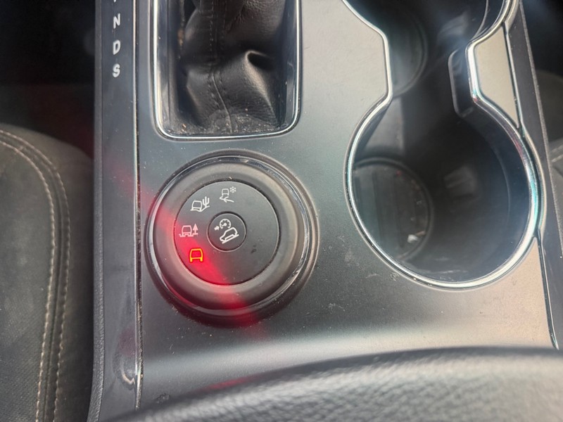 Ford Explorer Vehicle Full-screen Gallery Image 10