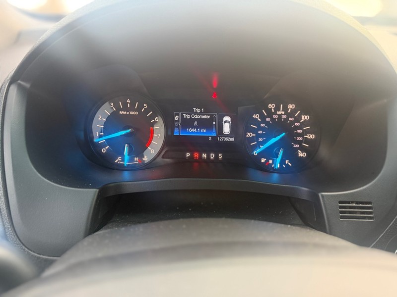 Ford Explorer Vehicle Full-screen Gallery Image 12