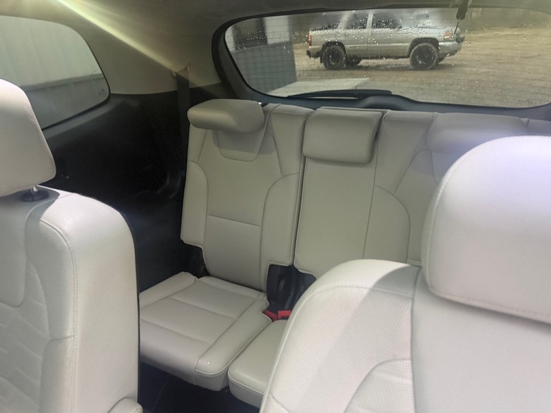 Kia Telluride Vehicle Full-screen Gallery Image 5