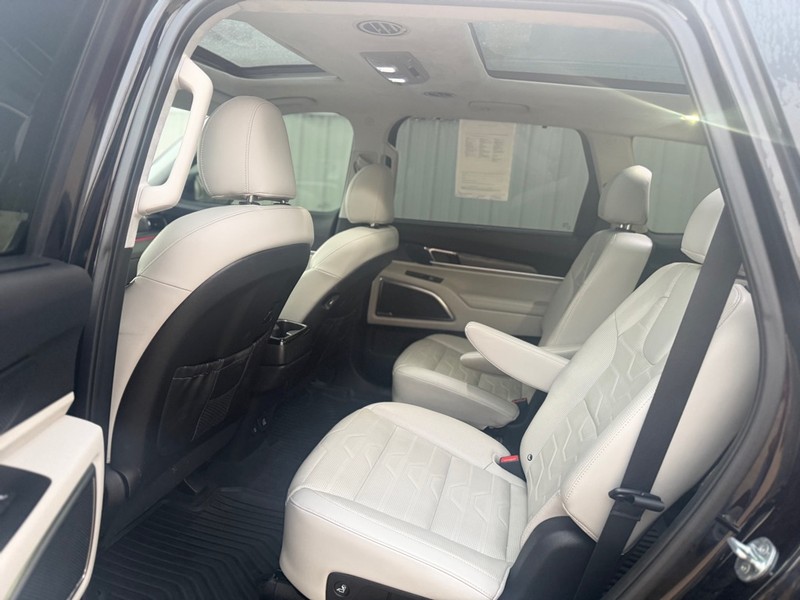 Kia Telluride Vehicle Full-screen Gallery Image 6