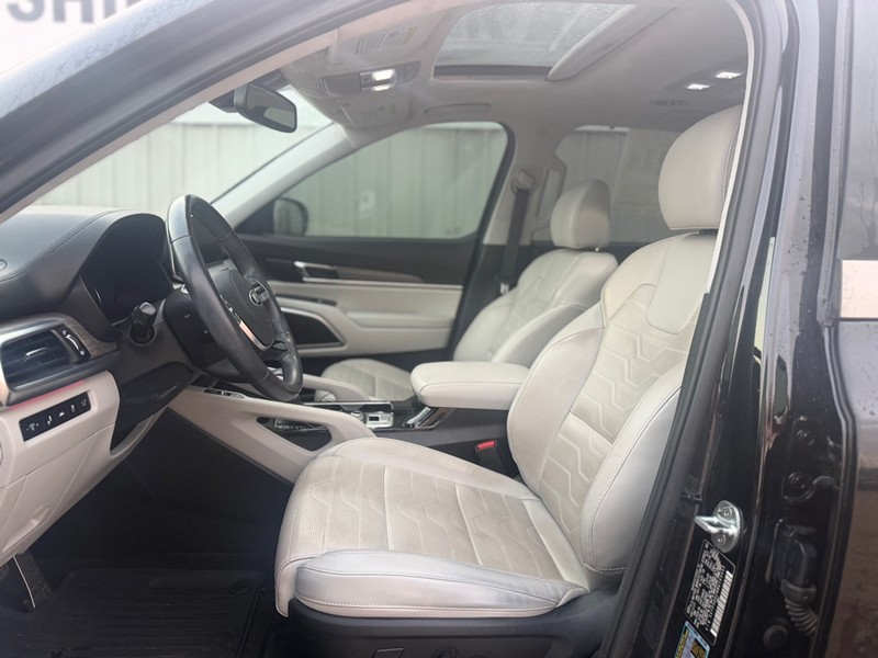 Kia Telluride Vehicle Full-screen Gallery Image 7