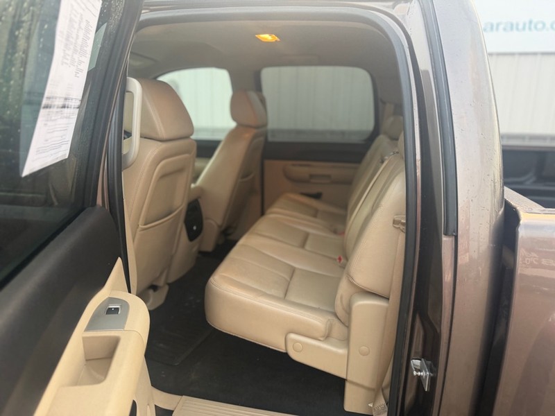 Chevrolet Silverado 1500 Vehicle Full-screen Gallery Image 5