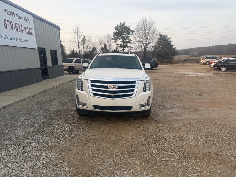 Cadillac Escalade Vehicle Full-screen Gallery Image 2