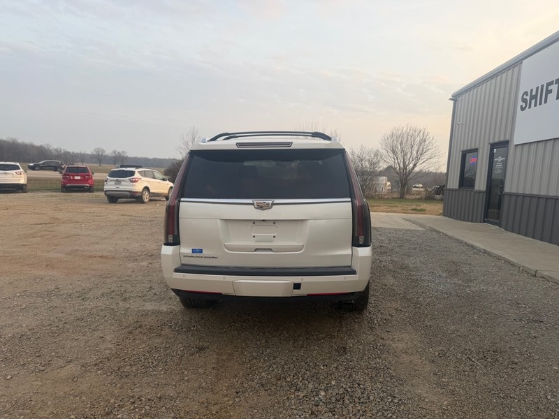 Cadillac Escalade Vehicle Full-screen Gallery Image 4