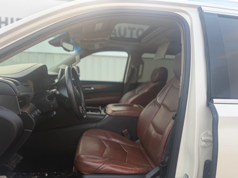 Cadillac Escalade Vehicle Full-screen Gallery Image 7