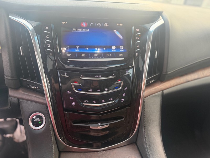 Cadillac Escalade Vehicle Full-screen Gallery Image 8