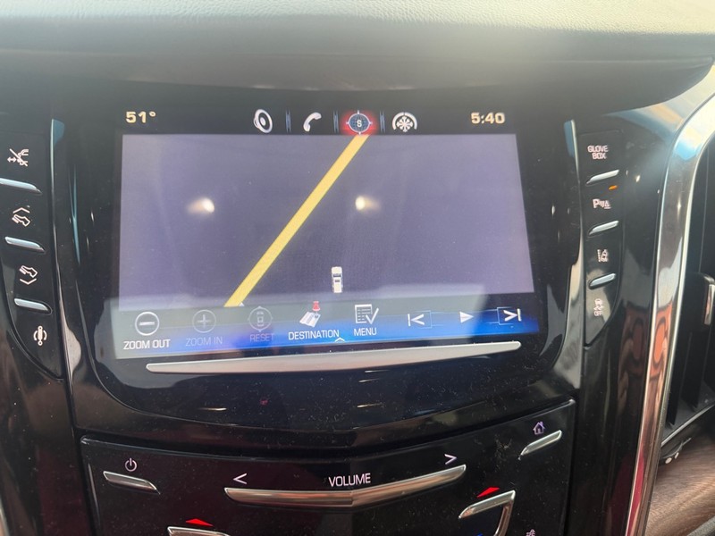 Cadillac Escalade Vehicle Full-screen Gallery Image 10